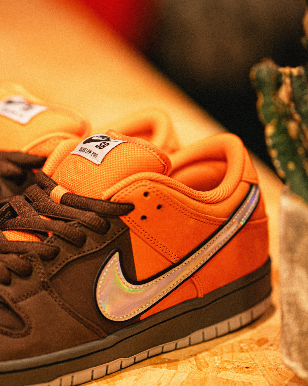 NIKE SB DUNK LOW PRO MUNI "SAFETY ORANGE/WOLF"