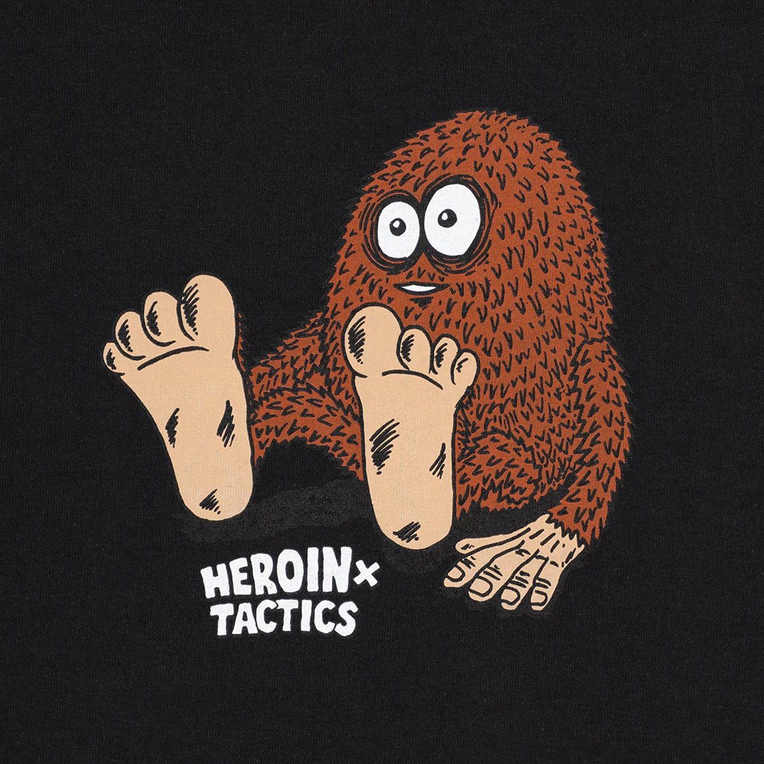 HEROIN SKATEBOARDS（ヘロイン スケートボード）| HEROIN X TACTICS EGGFOOT SS T-SHIRT / BLACK | スノーボード・スケートボードのTACTICS JAPAN