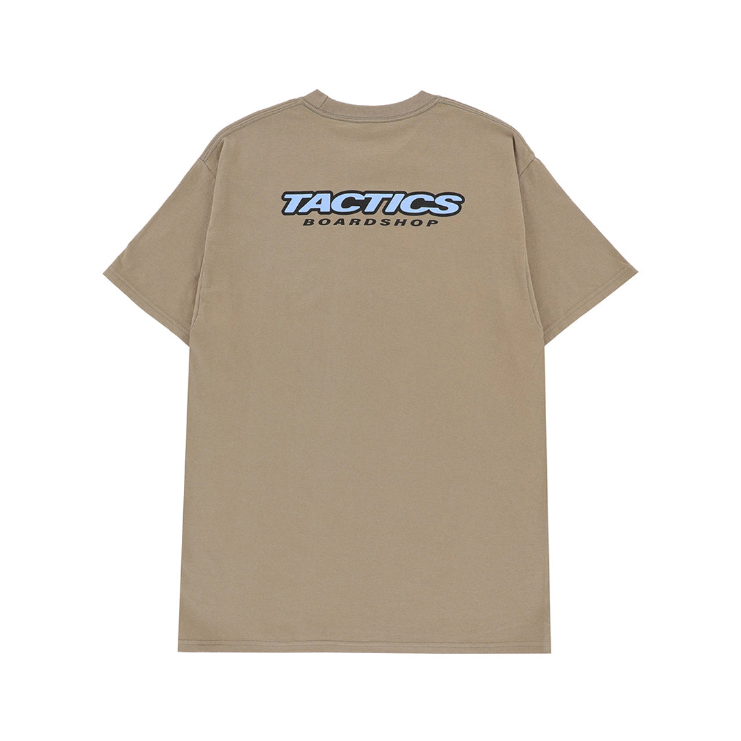 TACTICS（タクティクス）| THROWBACK LOGO T-SHIRT / LIGHT BROWN | スノーボード・スケートボードのTACTICS JAPAN
