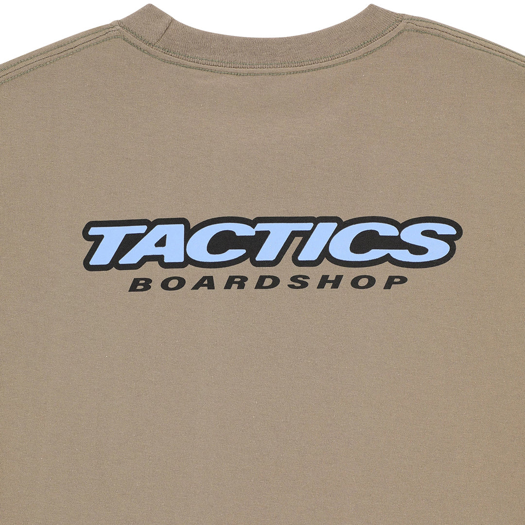 TACTICS（タクティクス）| THROWBACK LOGO T-SHIRT / LIGHT BROWN | スノーボード・スケートボードのTACTICS JAPAN